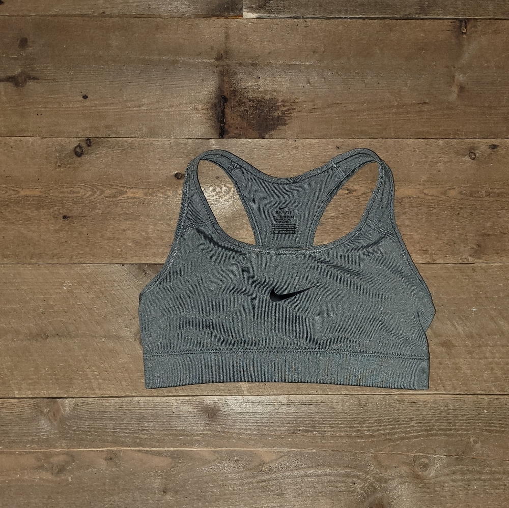 Nike Victory Compression Dri-FIT Medium-Impact Sports Bra